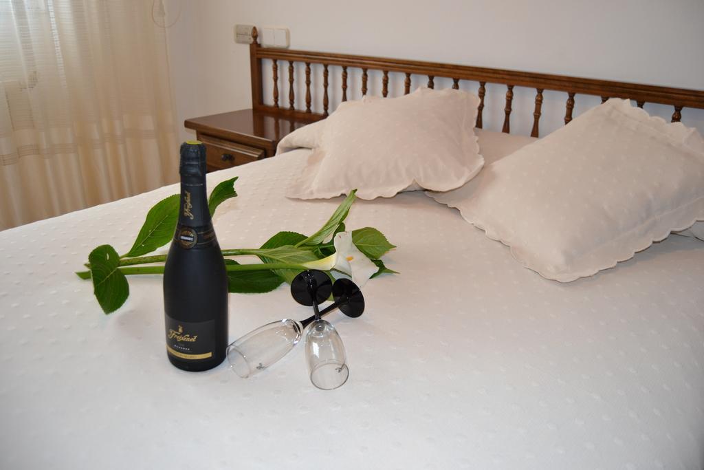 Hostal Pereirina Cee Exterior photo