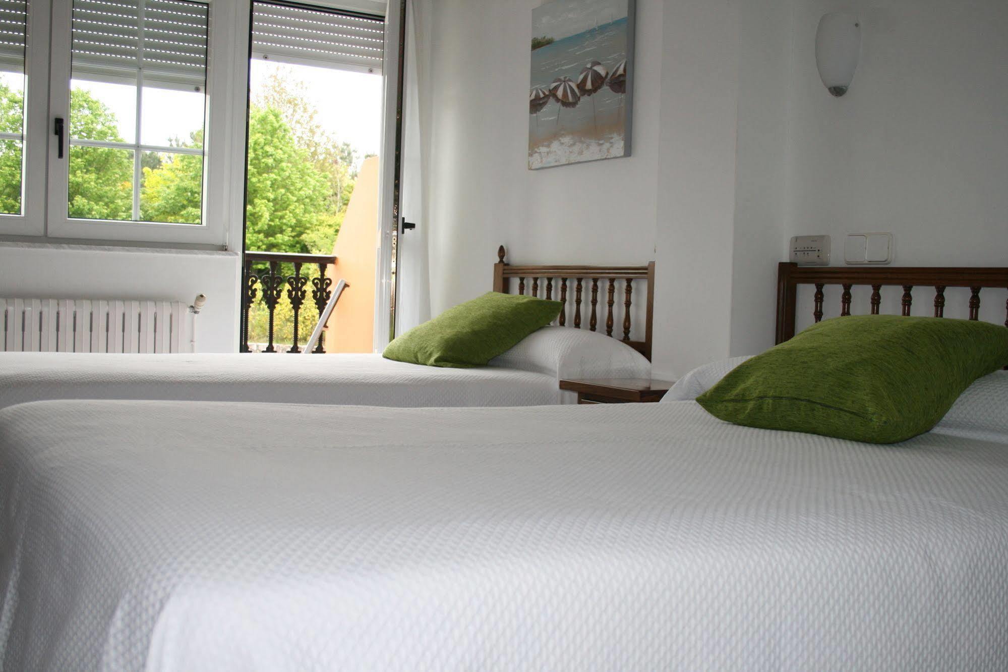 Hostal Pereirina Cee Exterior photo