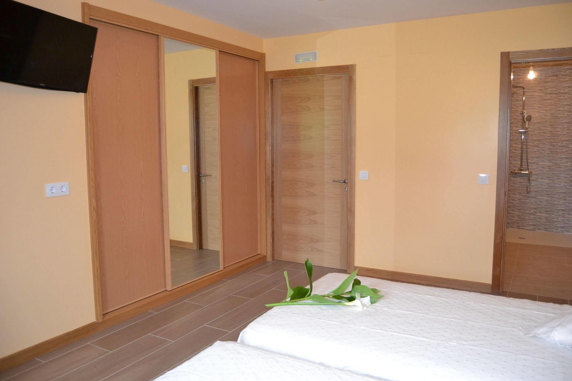 Hostal Pereirina Cee Exterior photo