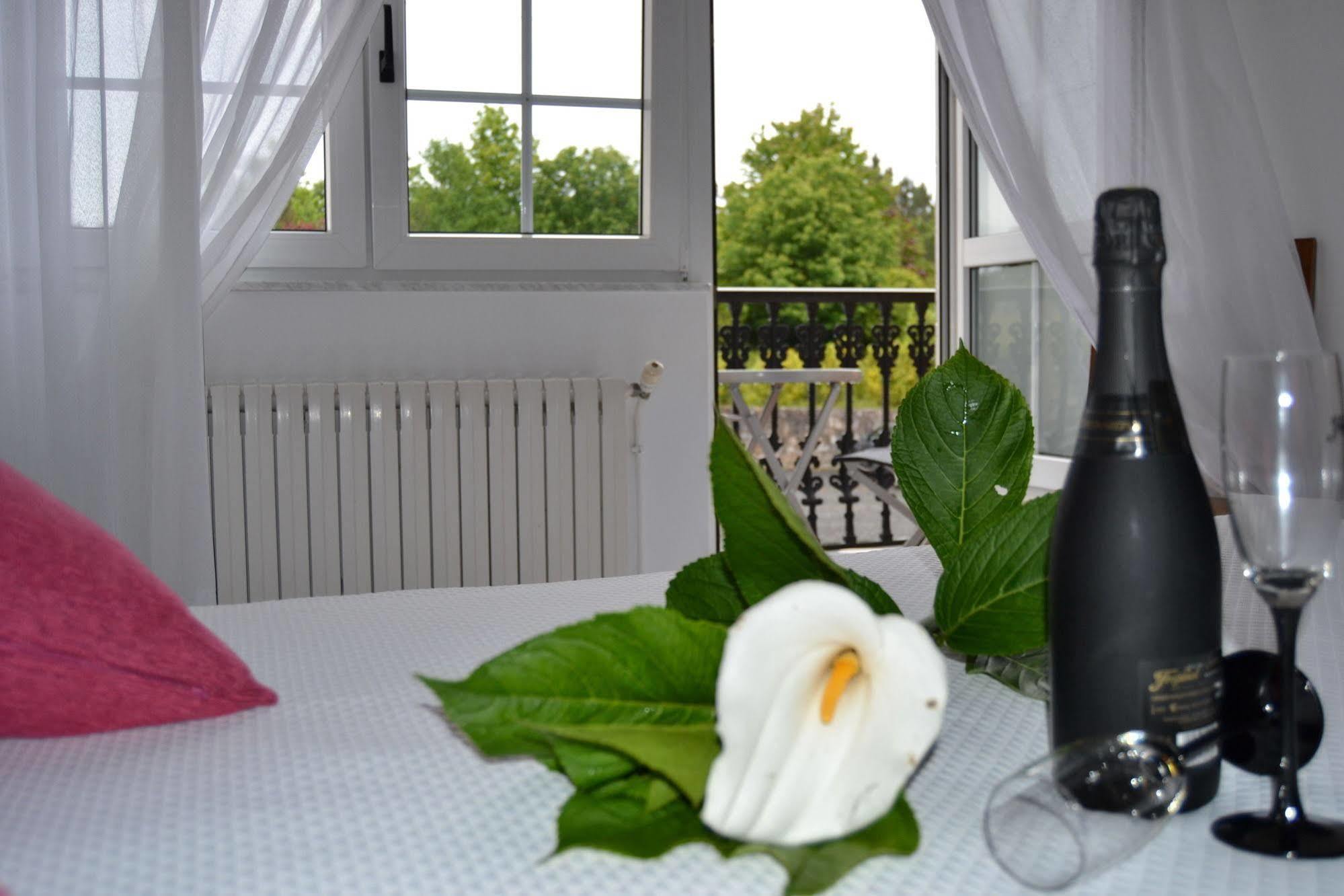 Hostal Pereirina Cee Exterior photo